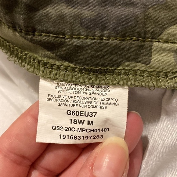 Riders by Lee Women’s Midrise Green Camo Capris (18W) - Picture 8 of 8